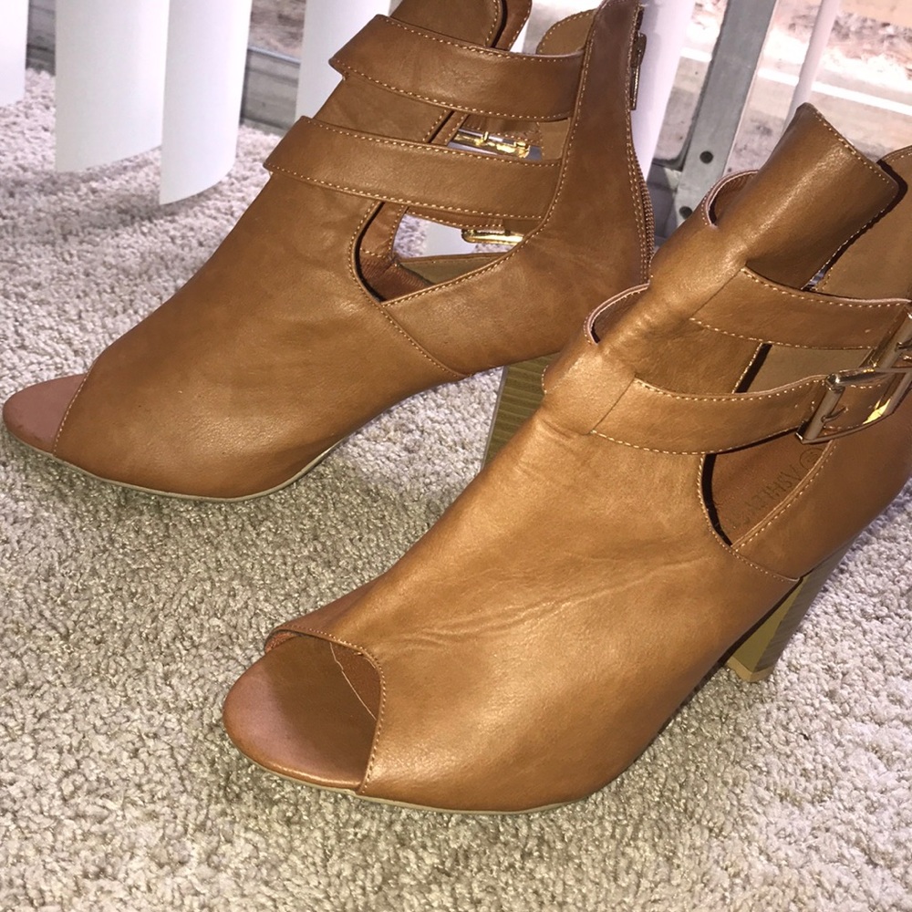Ashley Stewart tan heels